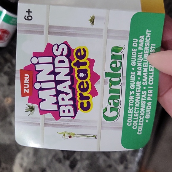 Zuru Mini Brands Create Garden - Picture 4 of 5